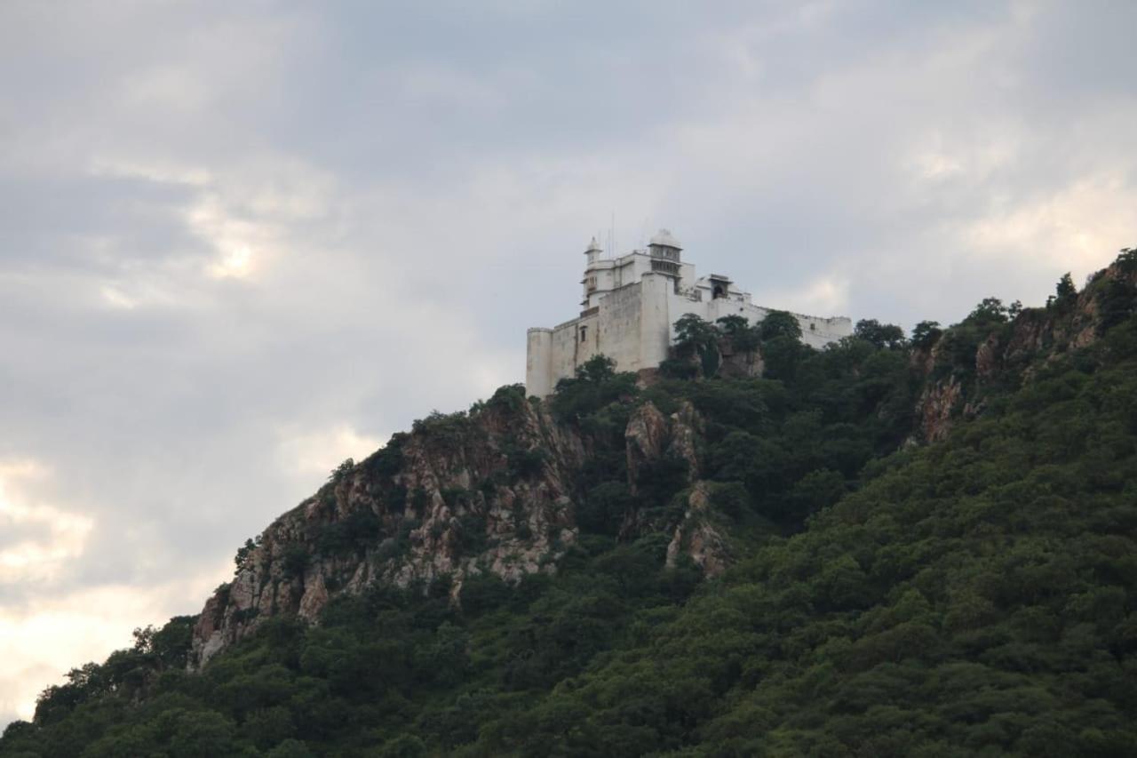 Hill Paradise Home Stay Udaipur Esterno foto